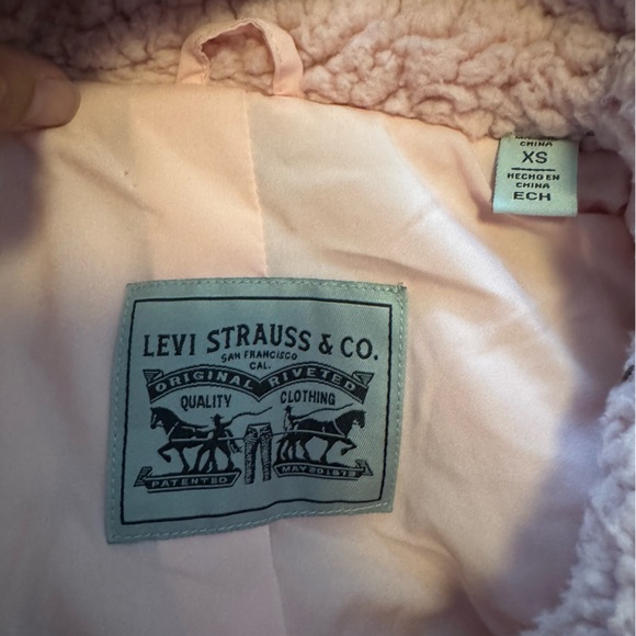Women’s Levi’s Pastel Pink Sherpa Zip Coat - Picture 2 of 7